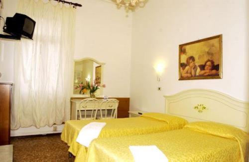 Двухместный (Двухместный номер с 1 кроватью или 2 отдельными кроватями) отеля Hotel Airone, Венеция