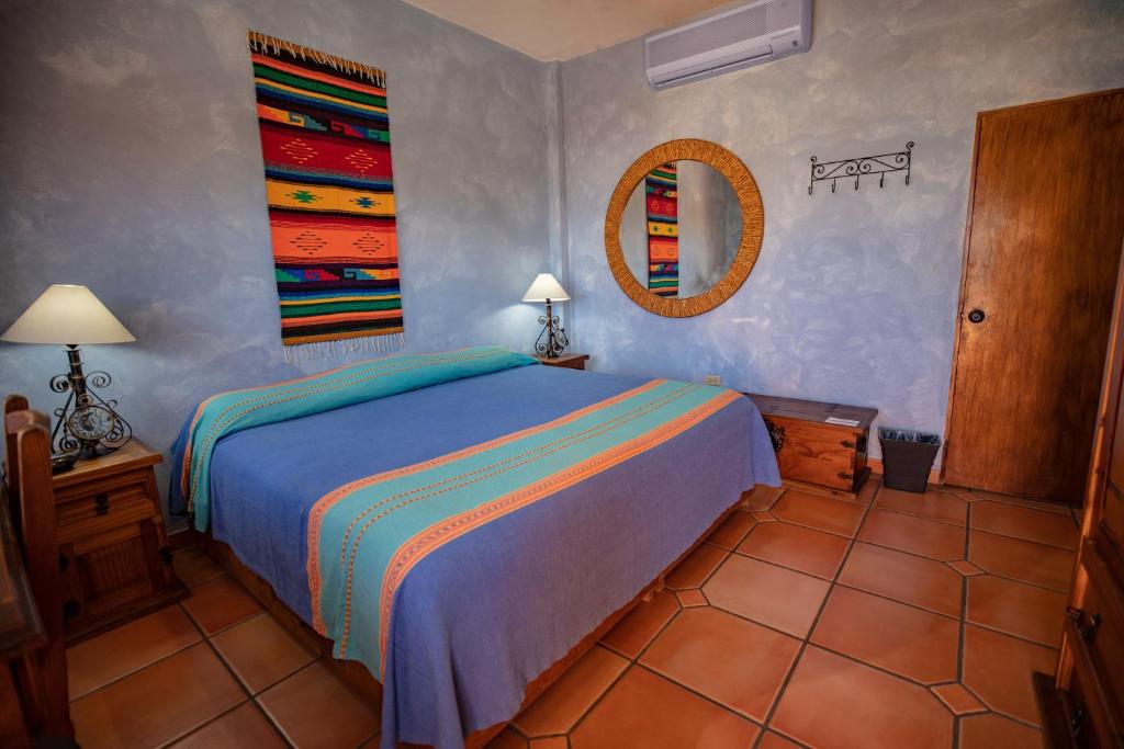 Двухместный (Стандартный номер с кроватью размера «king-size») отеля Hotel Posada Luna Sol, Ла-Пас