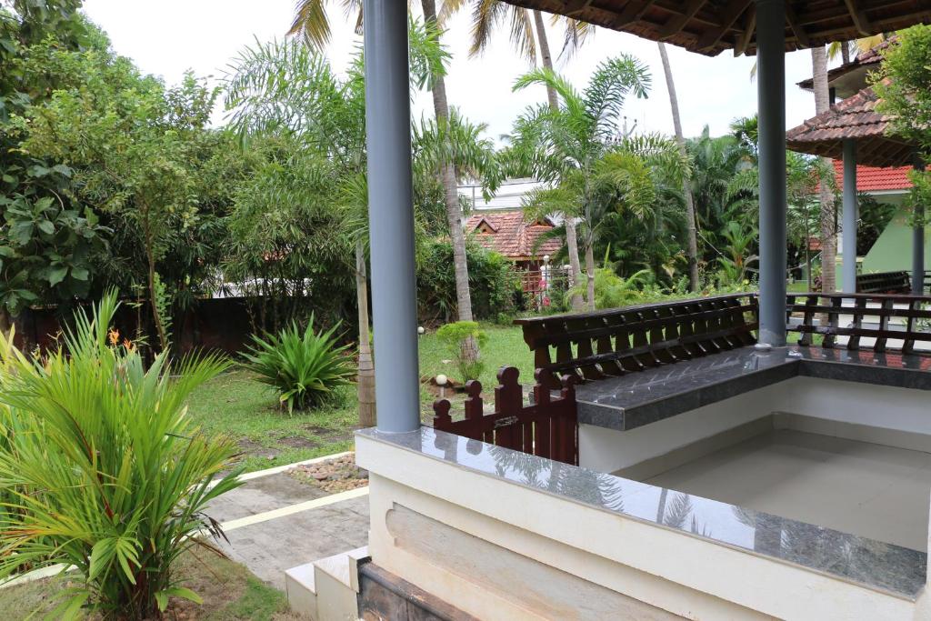Номер (Бунгало Делюкс с видом на сад) курортного отеля Divine Bliss Beach Resort, Варкала