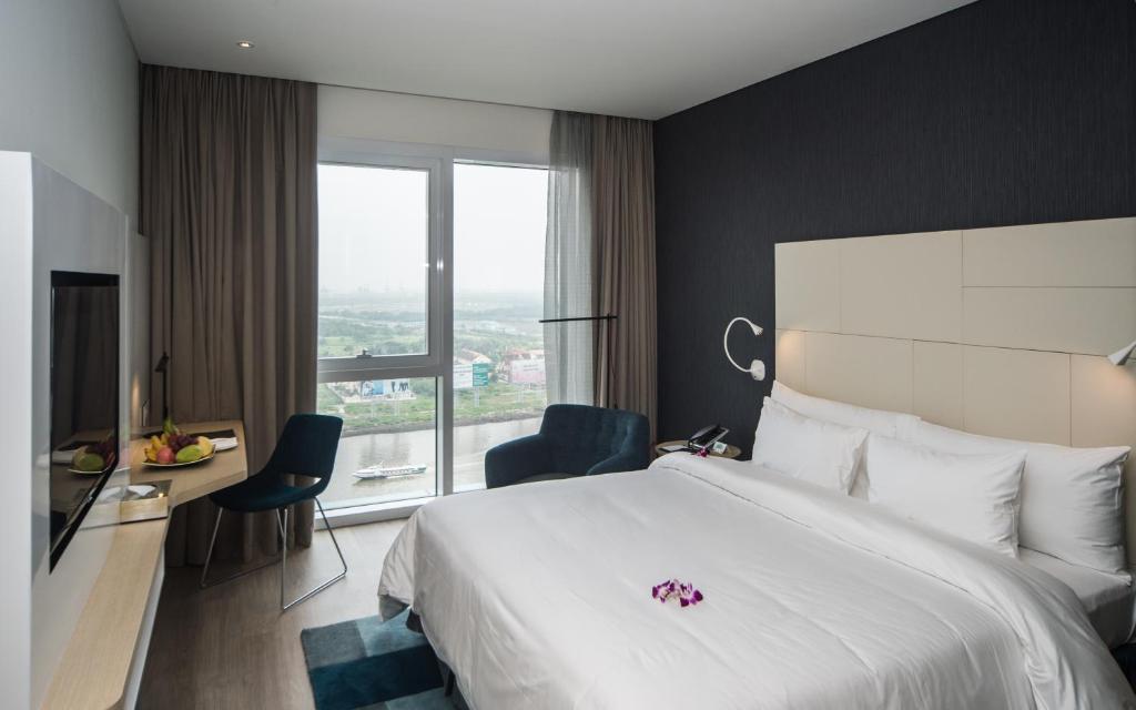 Двухместный (Двухместный номер Signature с 1 кроватью или 2 отдельными кроватями и видом на реку) отеля Liberty Central Saigon Riverside Hotel, Хошимин