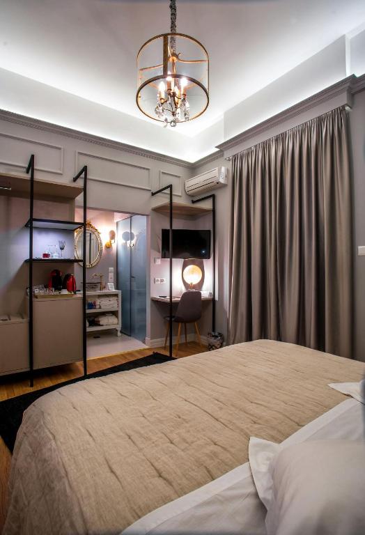 Двухместный (Улучшенный номер с кроватью размера «queen-size») отеля Esperia Boutique Hotel, Агринион