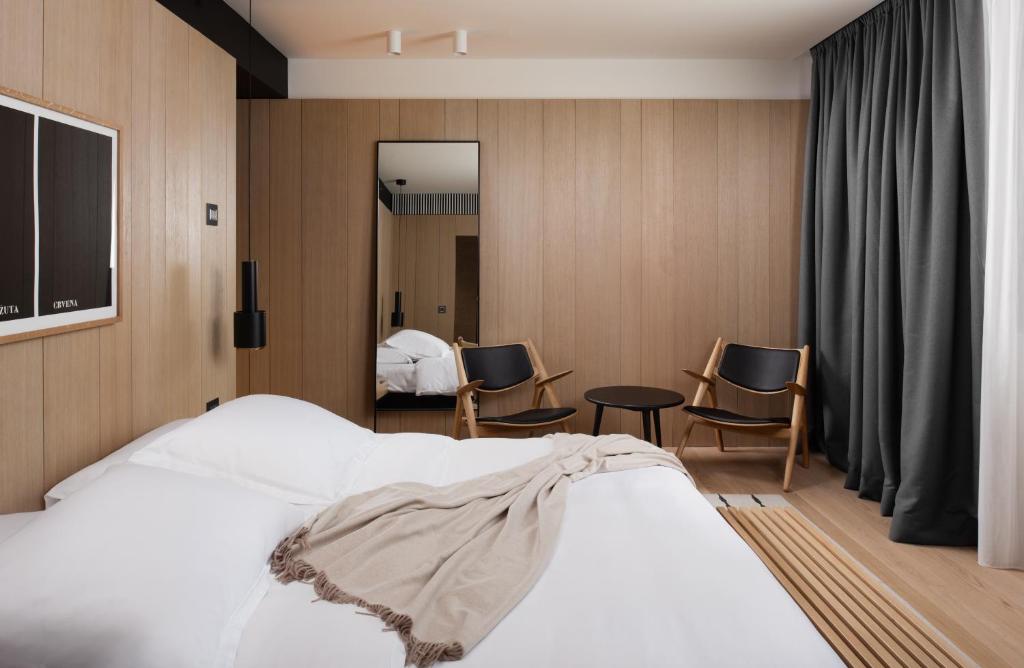 Двухместный (Улучшенный двухместный номер с 1 кроватью и основными удобствами) отеля briig boutique hotel, Сплит