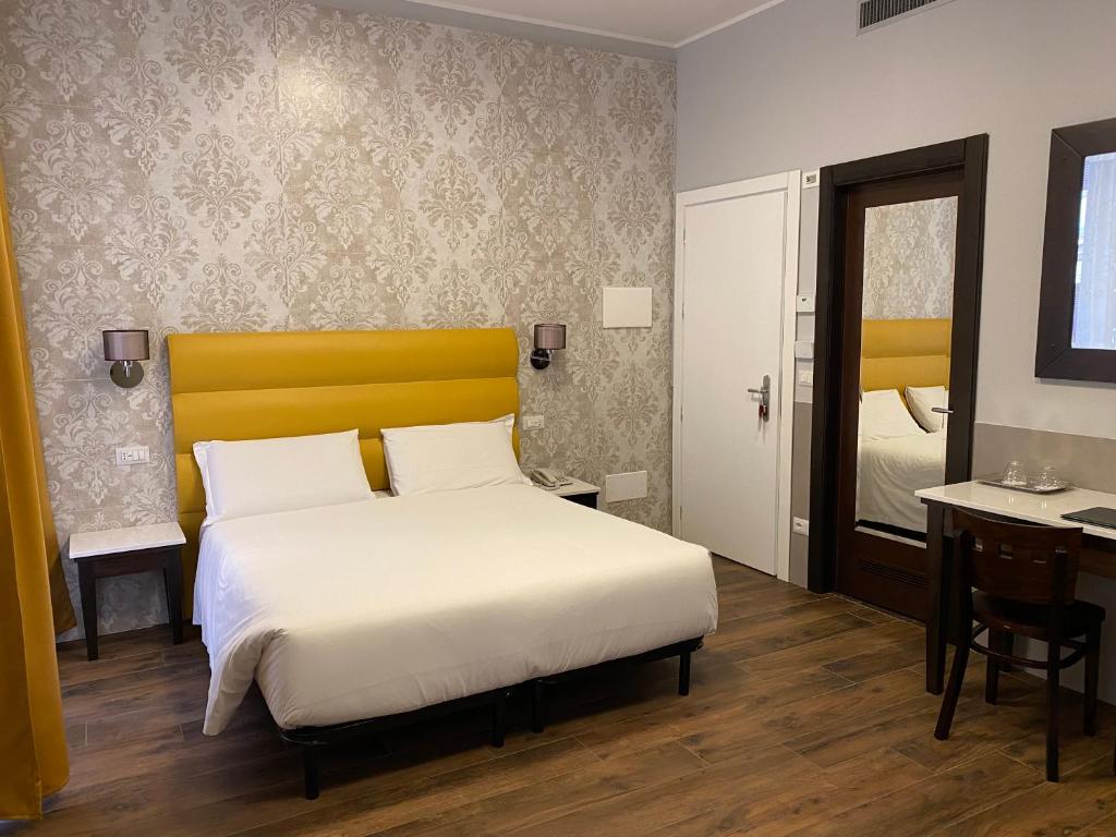Двухместный (Улучшенный двухместный номер с 1 кроватью или 2 отдельными кроватями) отеля Hotel Virgilio, Рим