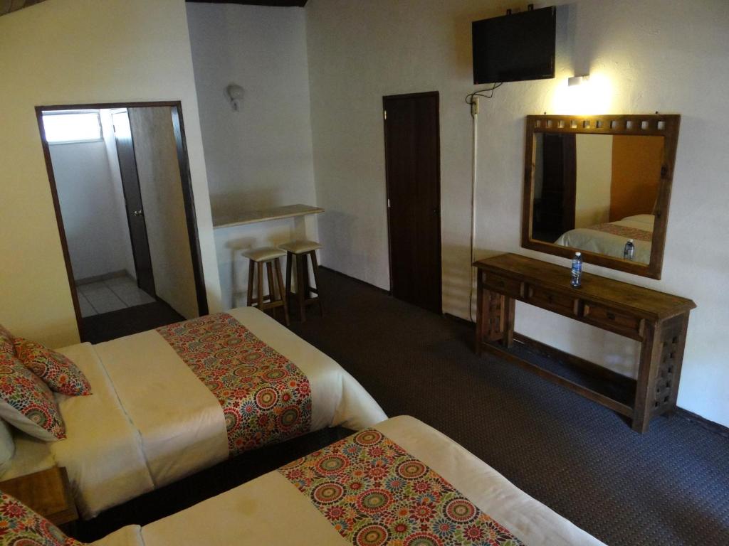Двухместный (Двухместный номер с 2 двуспальными кроватями) отеля Hotel Chapala Country, Чапала