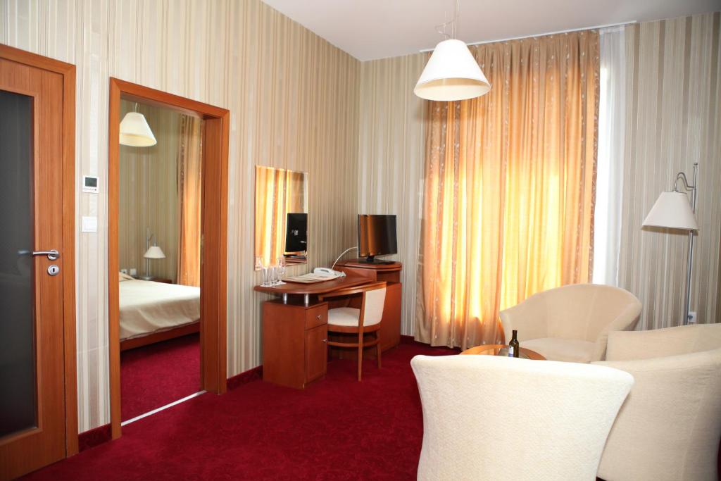 Сьюит (Люкс с 1 спальней и ванной) отеля Hotel Perperikon, Кырджали
