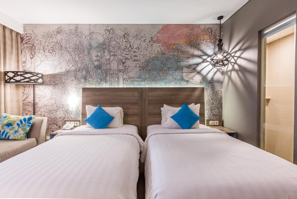 Двухместный (Представительский двухместный номер с 2 отдельными кроватями и балконом) отеля Wyndham Garden Kuta Beach Bali, Кута