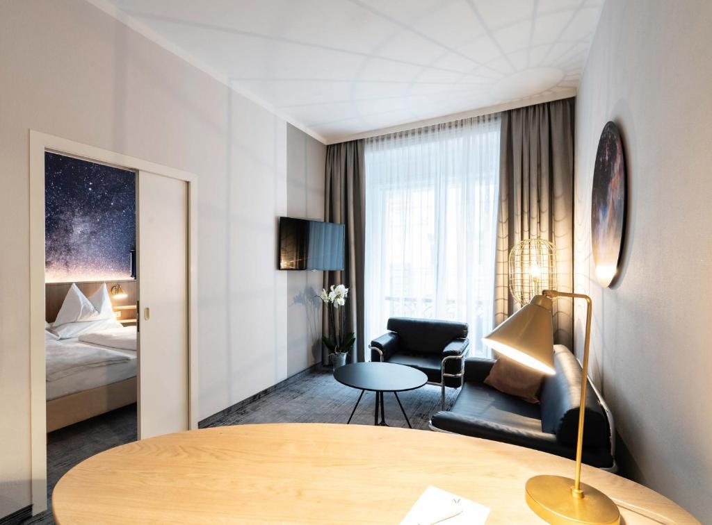Сьюит (Улучшенный люкс) апарт-отеля Starlight Suiten Hotel Renngasse, Вена