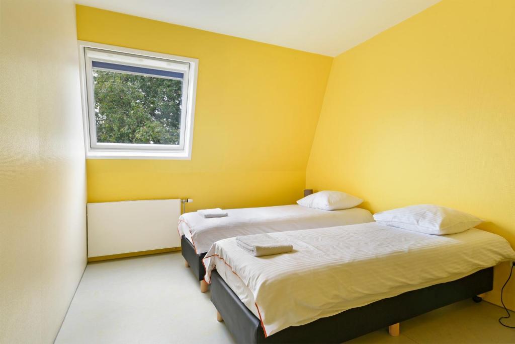 Двухместный (Двухместный номер Делюкс с 2 отдельными кроватями) хостела Hans Brinker Hostel Amsterdam, Амстердам