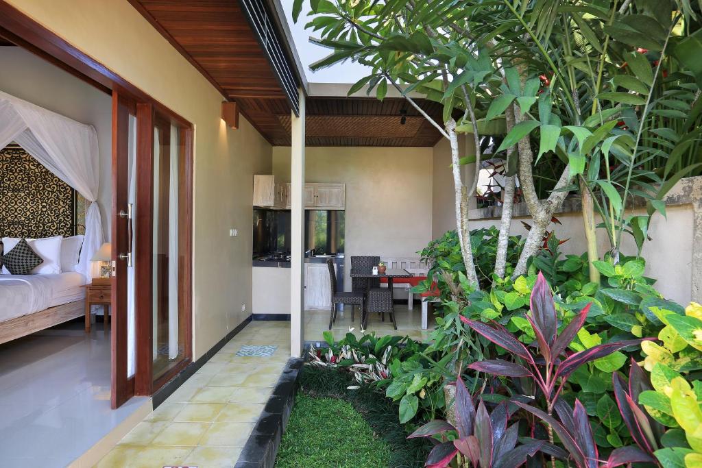 Вилла (Люкс с видом на бассейн), Puri Landu Ubud Luxury Villas