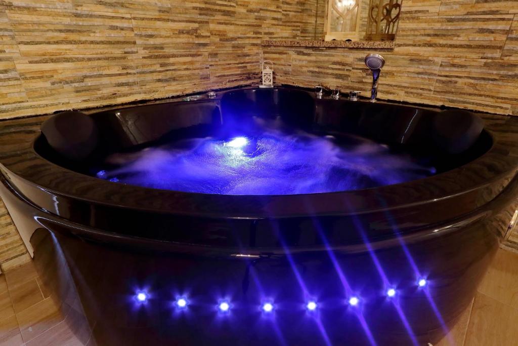 Двухместный (Двухместный номер с 1 кроватью и гидромассажной ванной), Chilling Jacuzzi Suite GuestHouse