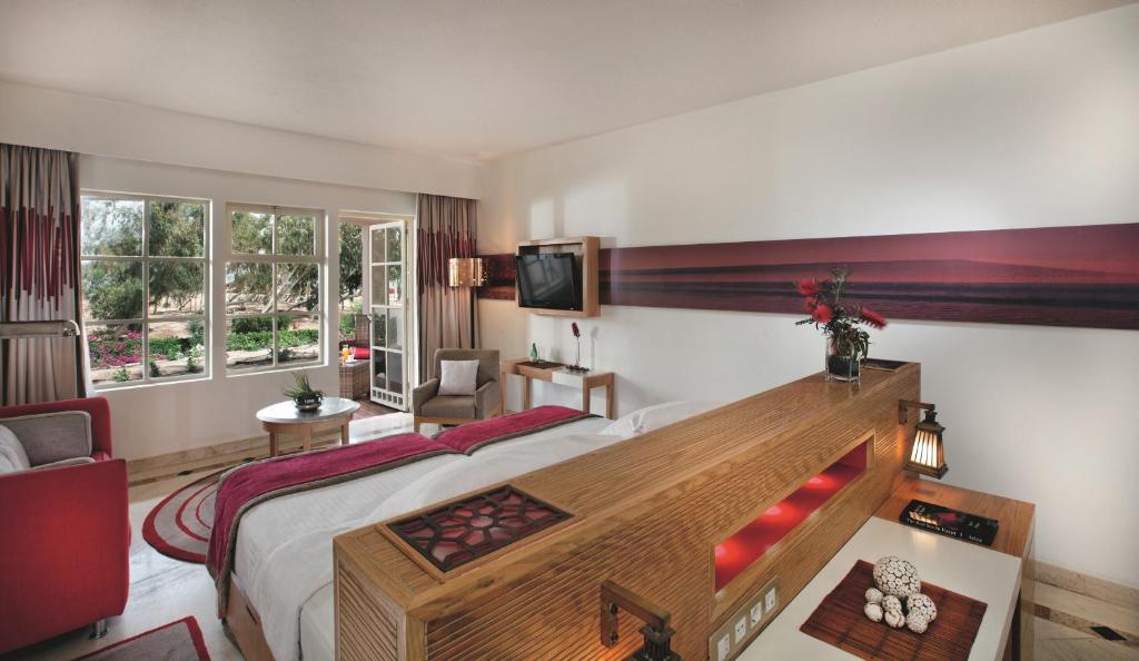 Двухместный (Классический номер с кроватью размера «king-size») курортного отеля Mövenpick Resort & Spa El Gouna, Хургада