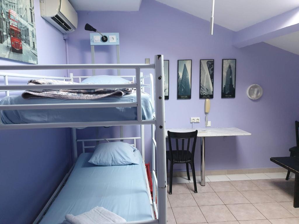 Номер (Односпальная кровать в общем номере с 4 кроватями) хостела Antares hostel, Ницца