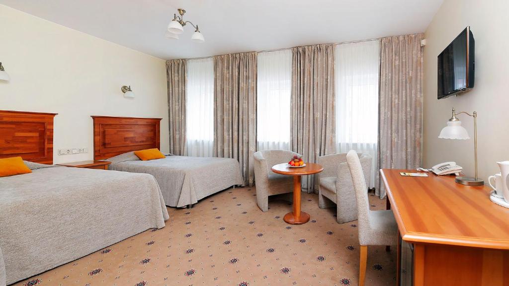 Двухместный (Улучшенный двухместный номер с 2 отдельными кроватями) отеля Radi Un Draugi, Рига