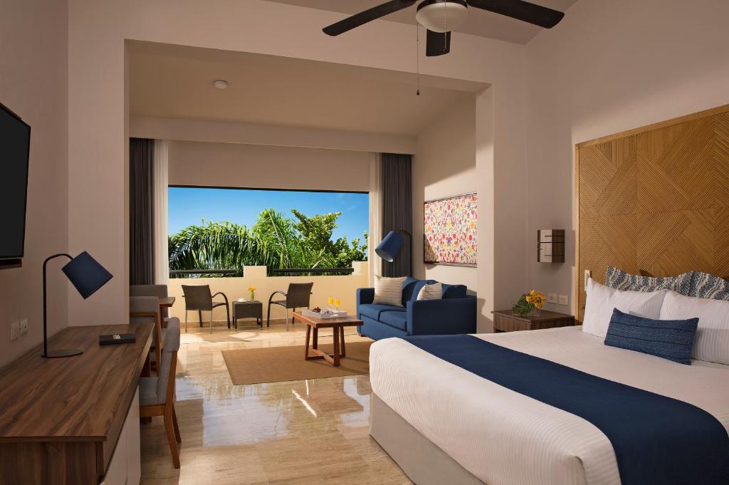 Двухместный (Предложение Staycation - Двухместный полулюкс Делюкс с 1 кроватью, вид на тропический сад) курортного отеля Now Sapphire Riviera Cancun-All Inclusive, Пуэрто-Морелос