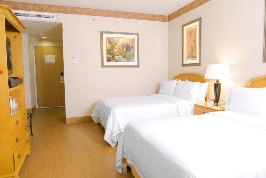 Двухместный (Двухместный номер с 2 двуспальными кроватями - Для некурящих) отеля Holiday Inn Express Silao-Aeropuerto Bajio, Силао