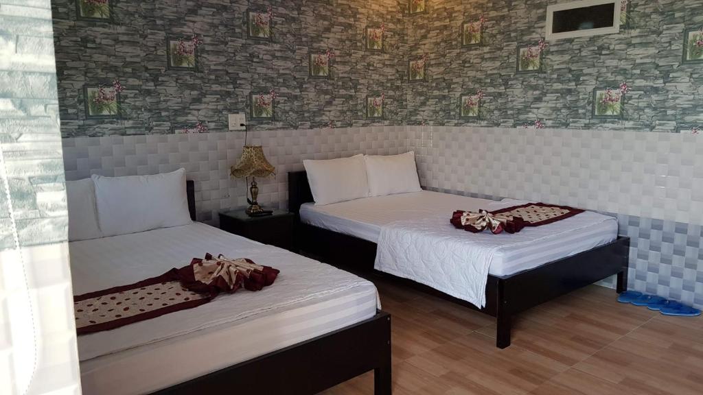 Двухместный (Двухместный номер Делюкс с 1 кроватью или 2 отдельными кроватями, вид на горы) отеля Khách sạn Ánh Đông, Фанранг