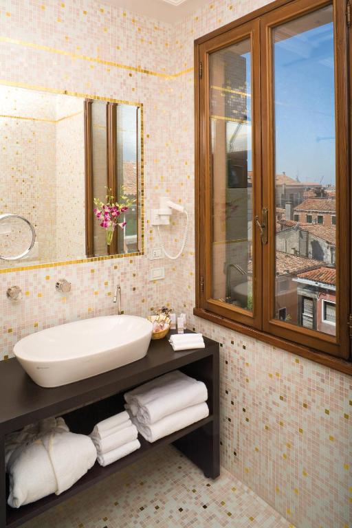 Двухместный (Двухместный номер Делюкс с 1 кроватью) отеля Hotel Palazzo Stern, Венеция