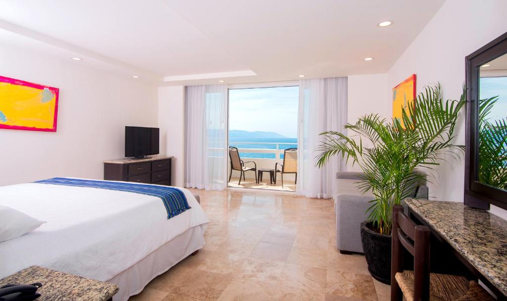 Сьюит (Полулюкс с видом на море) курортного отеля San Marino Vallarta Centro Beach Front, Пуэрто-Вальярта