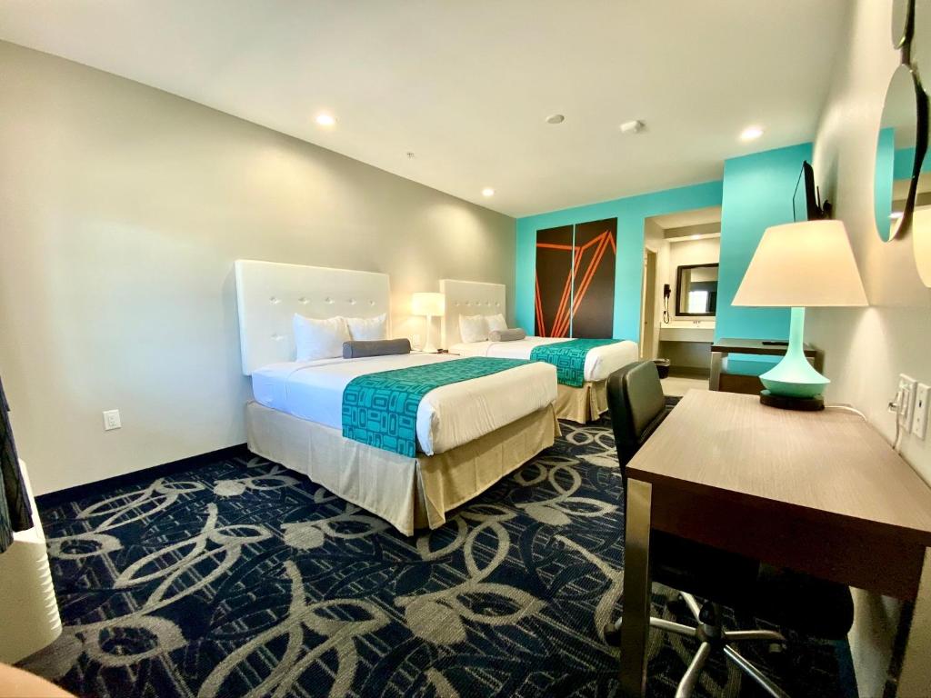 Четырехместный (Номер с 2 кроватями размера «queen-size» — Подходит для гостей с ограниченными возможностями передвижения/Для некурящих) отеля Americas Best Value Inn Houston Willowbrook, Хьюстон