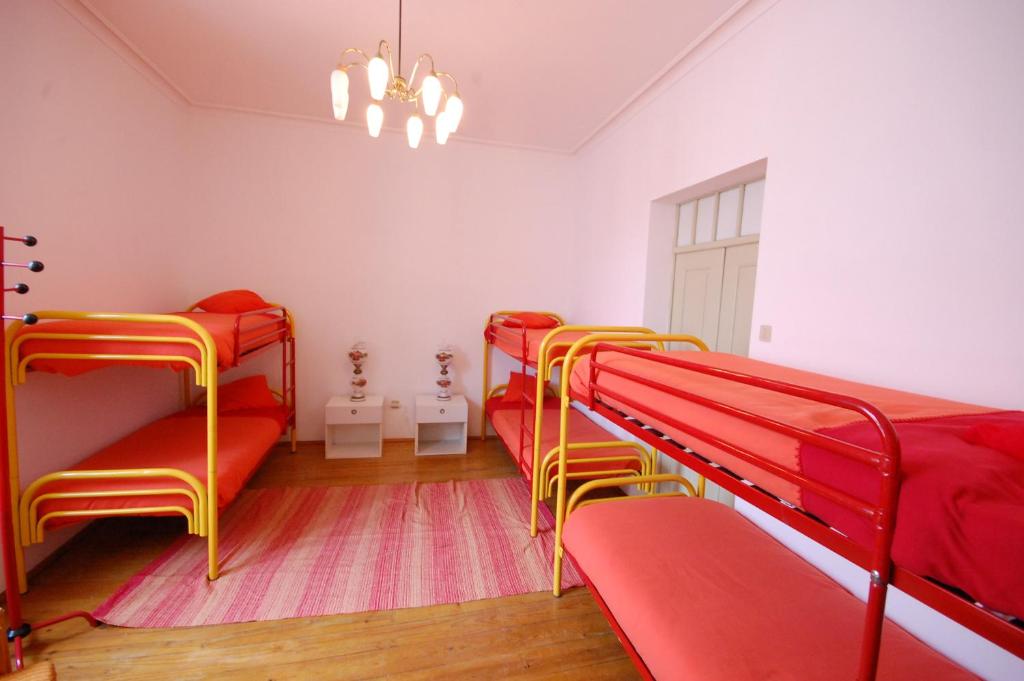 Номер (Односпальная кровать в общем мужском номере), Hostel Portalegre