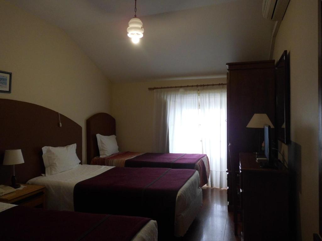 Трехместный (Бюджетный трехместный номер) отеля Hotel Larbelo, Коимбра