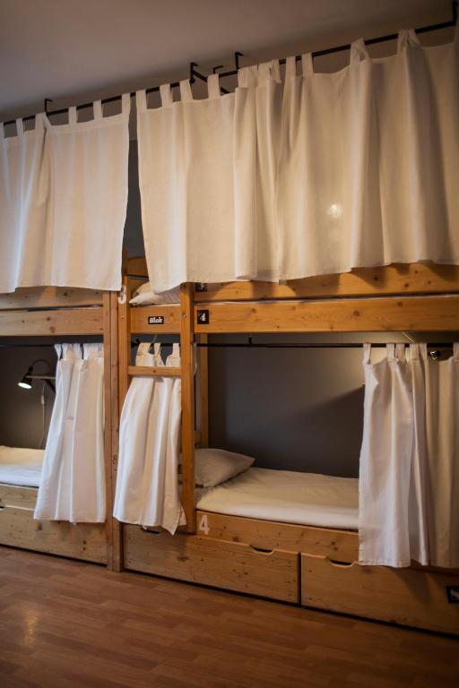 Номер (Односпальная кровать в общем номере с 10 кроватями) хостела Hostel Flamingo, Лодзь