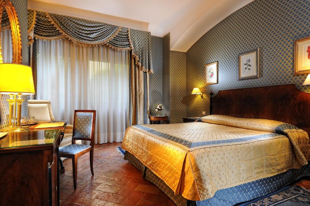 Двухместный (Улучшенный двухместный номер с 1 кроватью или 2 отдельными кроватями) отеля Monna Lisa, Флоренция