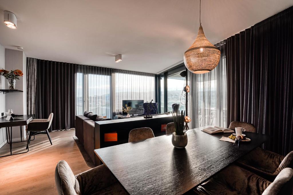 Апартаменты (Panorama Grand Suite) апарт-отеля CLOUD Nr 7 APARTMENTS & SUITES, Штутгарт