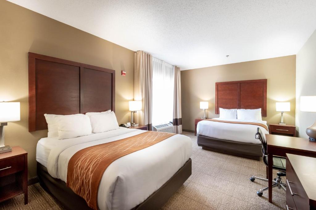 Семейный (Двухместный номер с 2 двуспальными кроватями - Для некурящих) отеля Comfort Inn & Suites Love Field – Dallas Market Center, Даллас