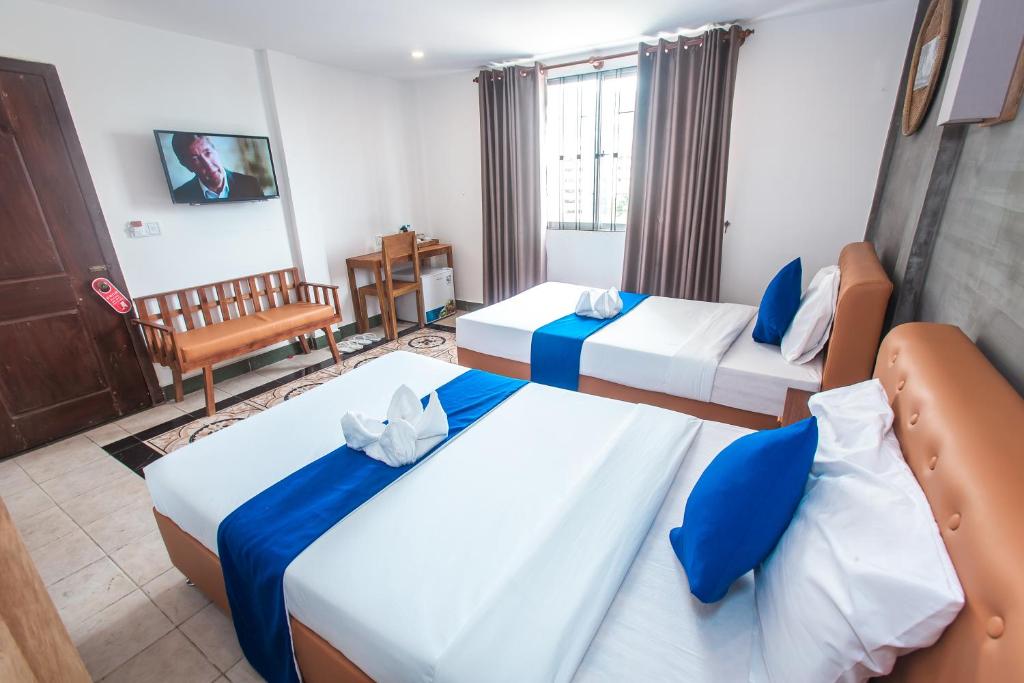 Двухместный (Улучшенный двухместный номер с 2 отдельными кроватями и видом на город) отеля Grand Elevation Hotel, Пномпень