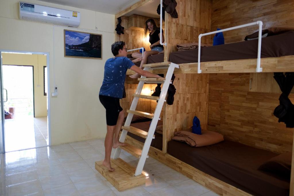 Номер (Односпальная кровать в общем номере), Coco Khao Sok Hostel