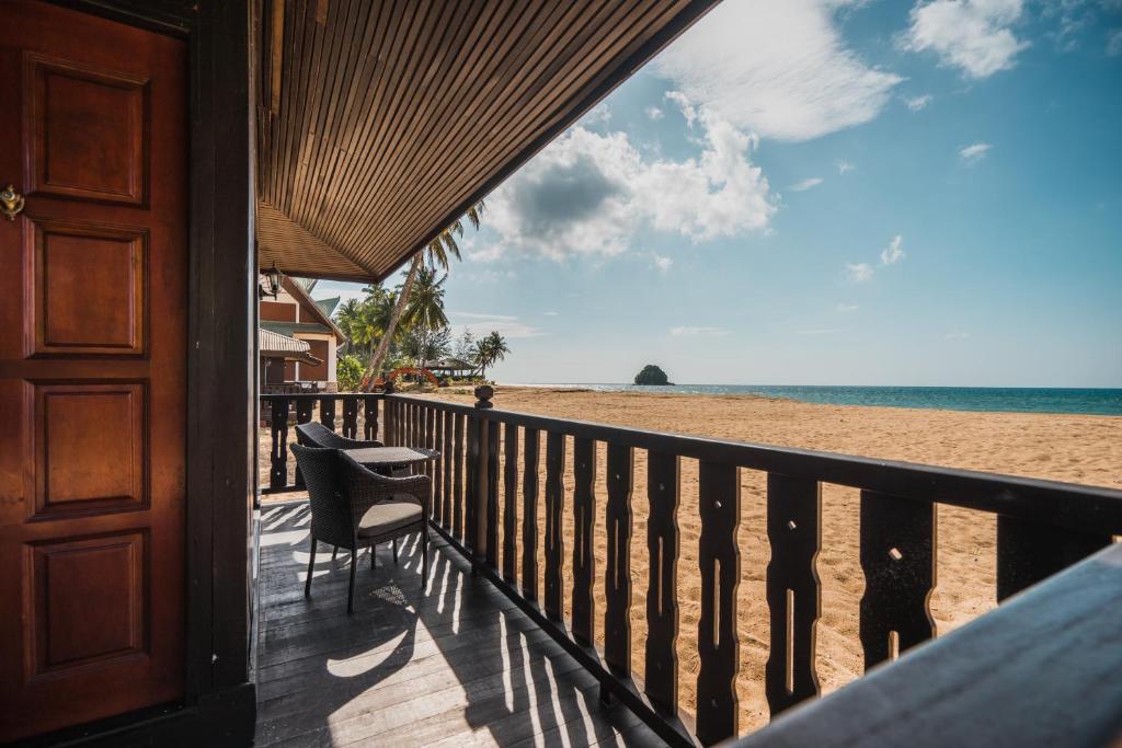 Номер (Пакет услуг Tioman Explorer на 3 дня и 2 ночи — Шале на пляже) курортного отеля Berjaya Tioman Resort, Тиоман