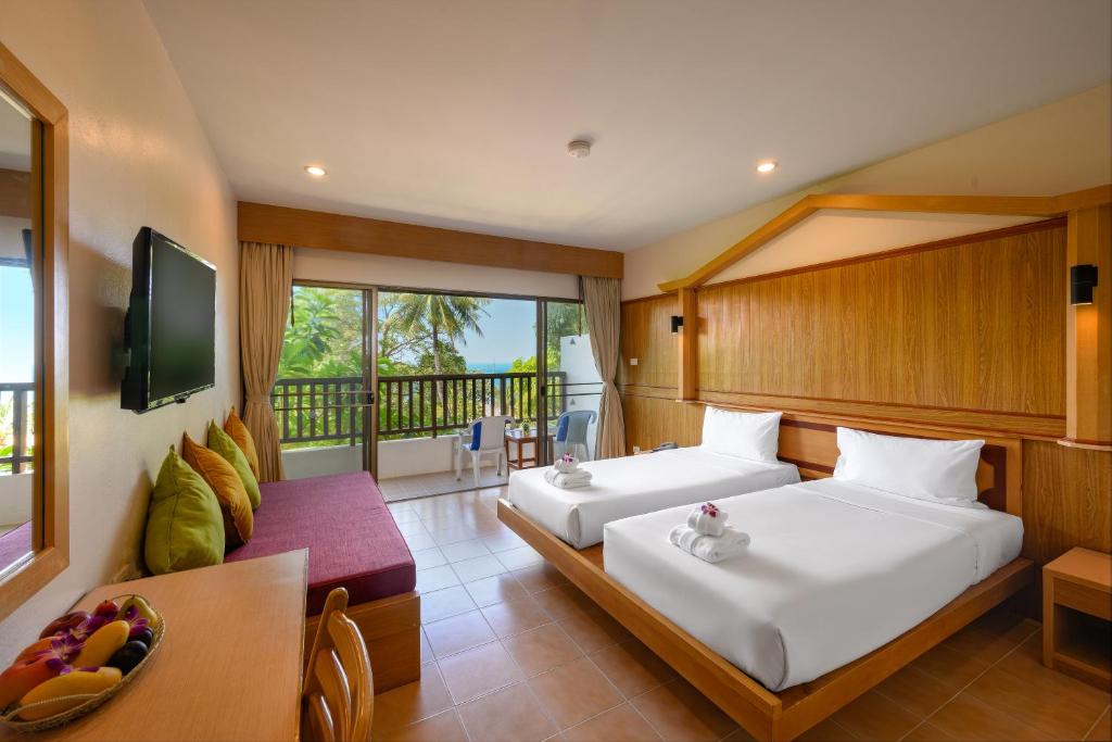 Двухместный (Двухместный номер с 1 кроватью или 2 отдельными кроватями и видом на бассейн) отеля Patong Lodge, Пхукет