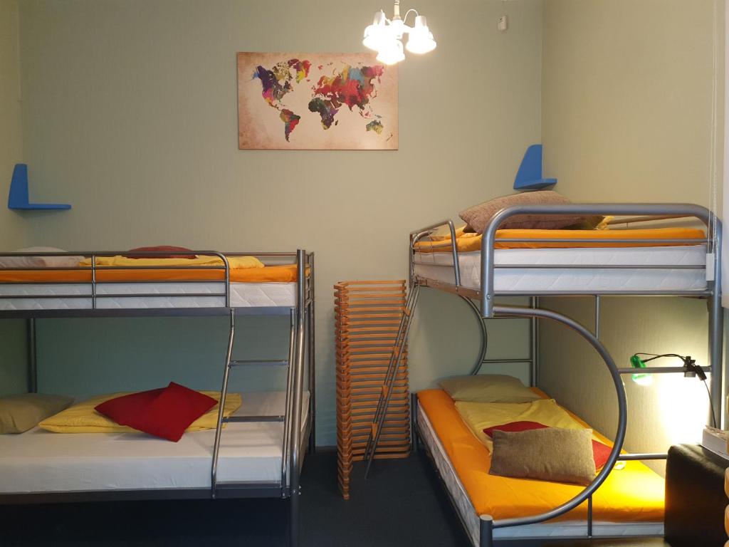 Номер (Кровать в общем 8-местном номере для мужчин и женщин) хостела Freedom65 Hostel and Caravan, Таллин