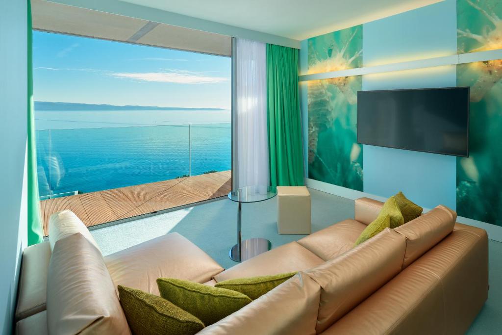 Сьюит (Полулюкс с балконом и видом на море) отеля Radisson Blu Resort, Split, Сплит