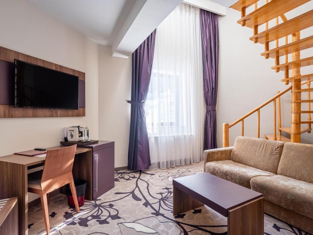 Апартаменты (Улучшенный люкс с 2 спальнями) отеля Hotel Miruna - New Belvedere, Брашов