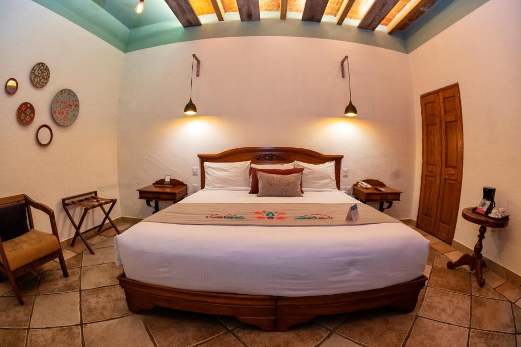 Двухместный (Улучшенный номер с очень большой кроватью) отеля Casa De Sierra Azul, Оахака-де-Хуарес