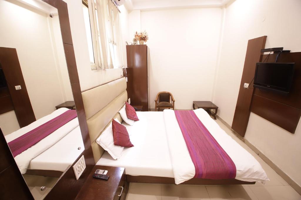 Двухместный (Стандартный двухместный номер с 1 кроватью) гостевого дома Hotel Golden Wings, Нью-Дели