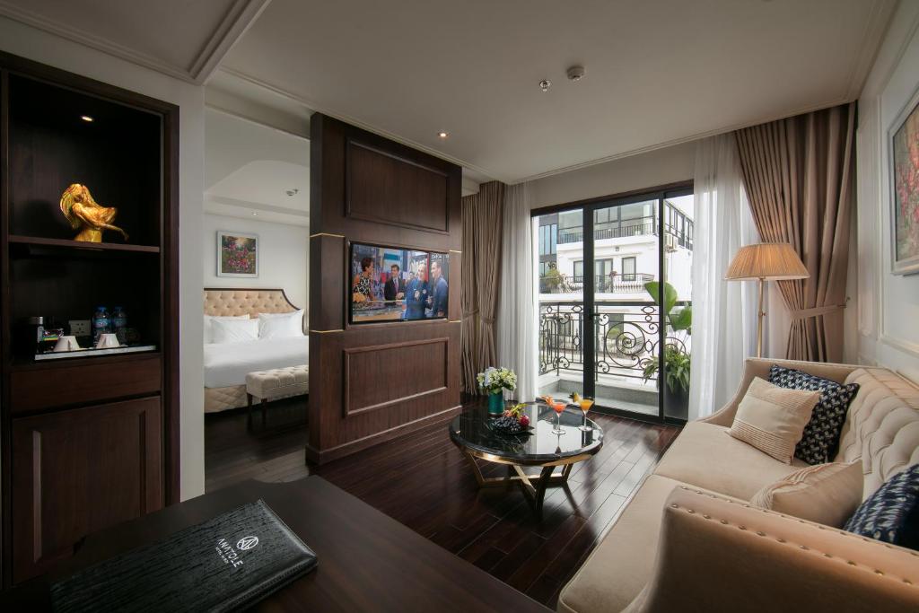Двухместный (Anatole Balcony Suite) отеля Anatole Hotel Hanoi, Ханой