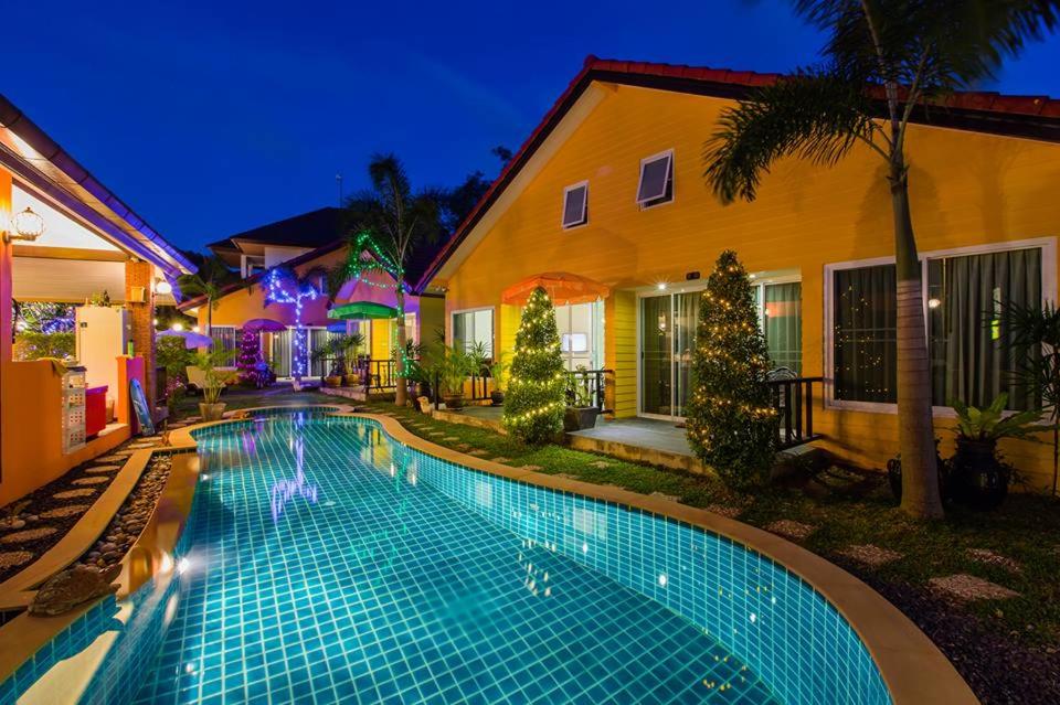 Номер (Улучшенное шале) курортного отеля Lemon Tree Naturist Resort Naiharn Beach Phuket, Пхукет