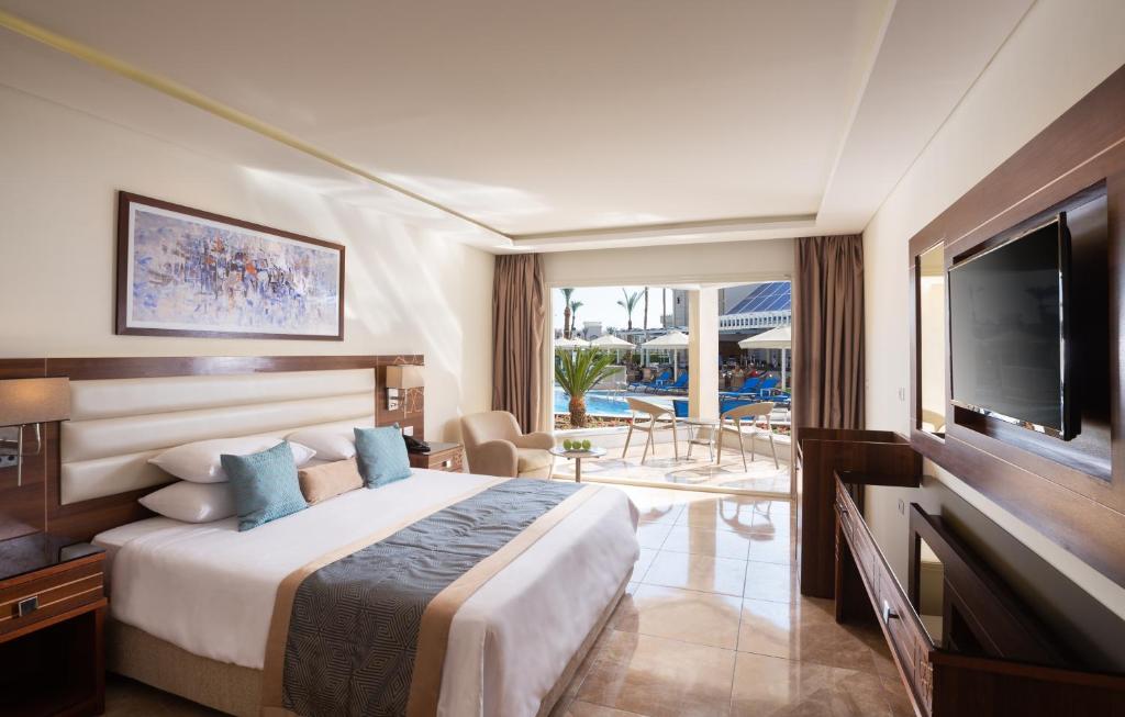 Номер (Шале с 3 спальнями) курортного отеля Beach Albatros Resort, Хургада