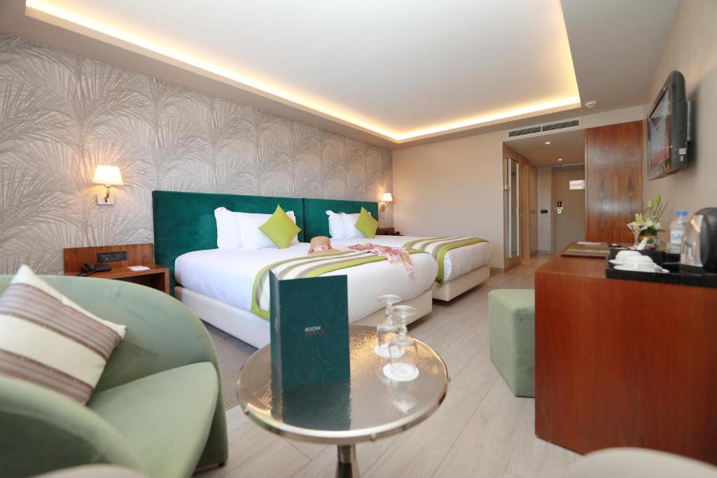 Двухместный (Улучшенный двухместный номер с 1 кроватью или 2 отдельными кроватями, вид на бассейн) отеля Kenzi Rose Garden, Марракеш