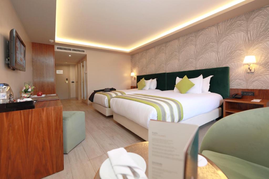 Двухместный (Двухместный номер Делюкс с 1 кроватью или 2 отдельными кроватями и видом на бассейн) отеля Kenzi Rose Garden, Марракеш
