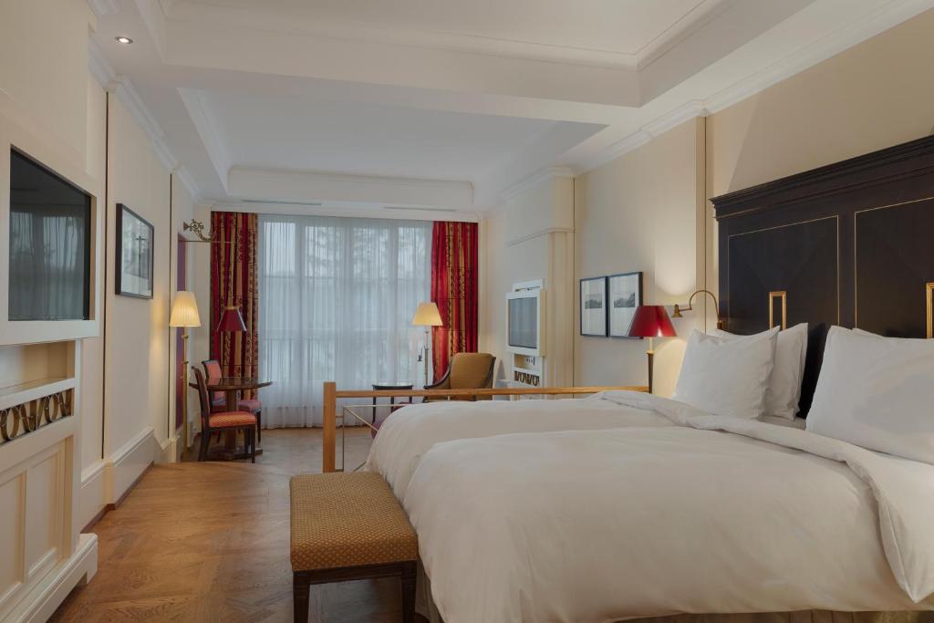 Двухместный (Полулюкс с 2 односпальными кроватями) курортного отеля Schloss Fuschl, A Luxury Collection Resort & Spa, Зальцбург