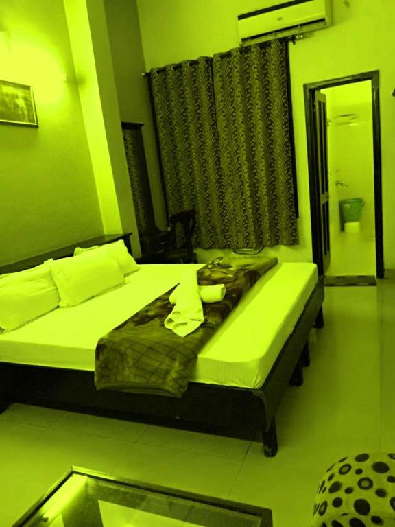 Трехместный (Классический трехместный номер) отеля Hotel Krishna Residency, Амритсар
