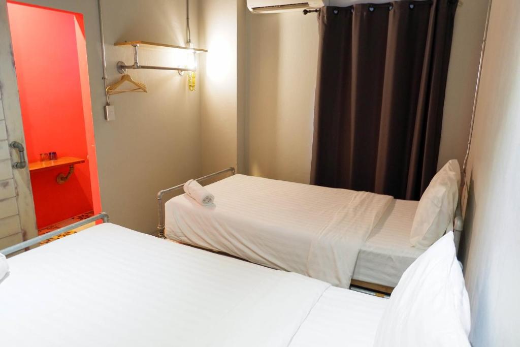 Двухместный (Двухместный номер с 2 отдельными кроватями и собственной ванной комнатой) хостела Bloo Hostel, Пхукет