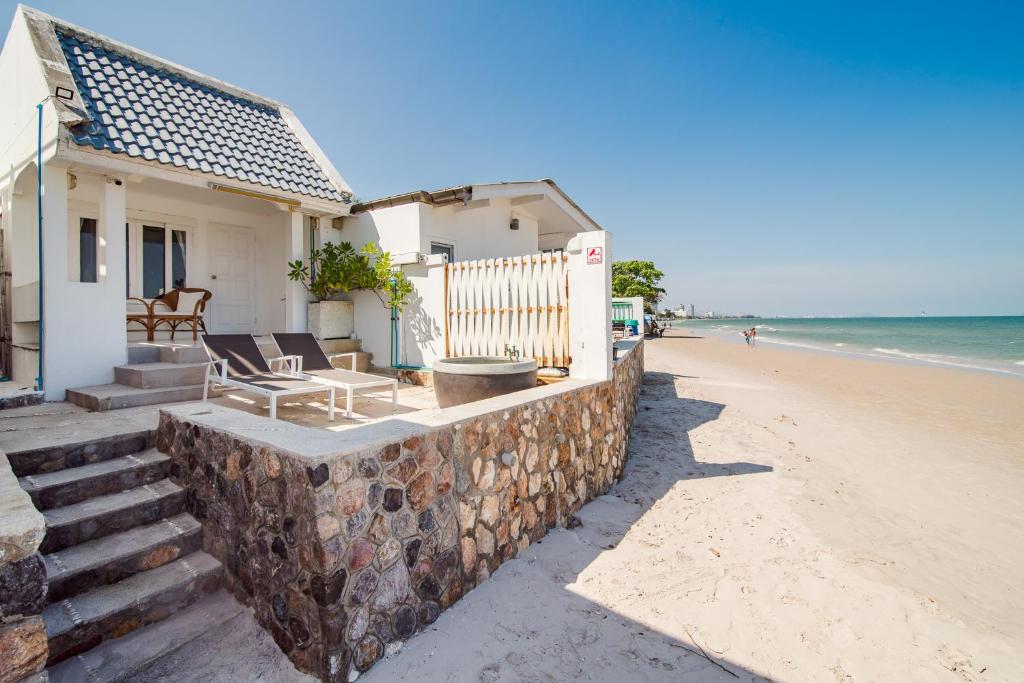 Сьюит (Люкс с одной спальней и видом на пляж) курортного отеля Baan KangMung Hua Hin On The Beach, Хуахин