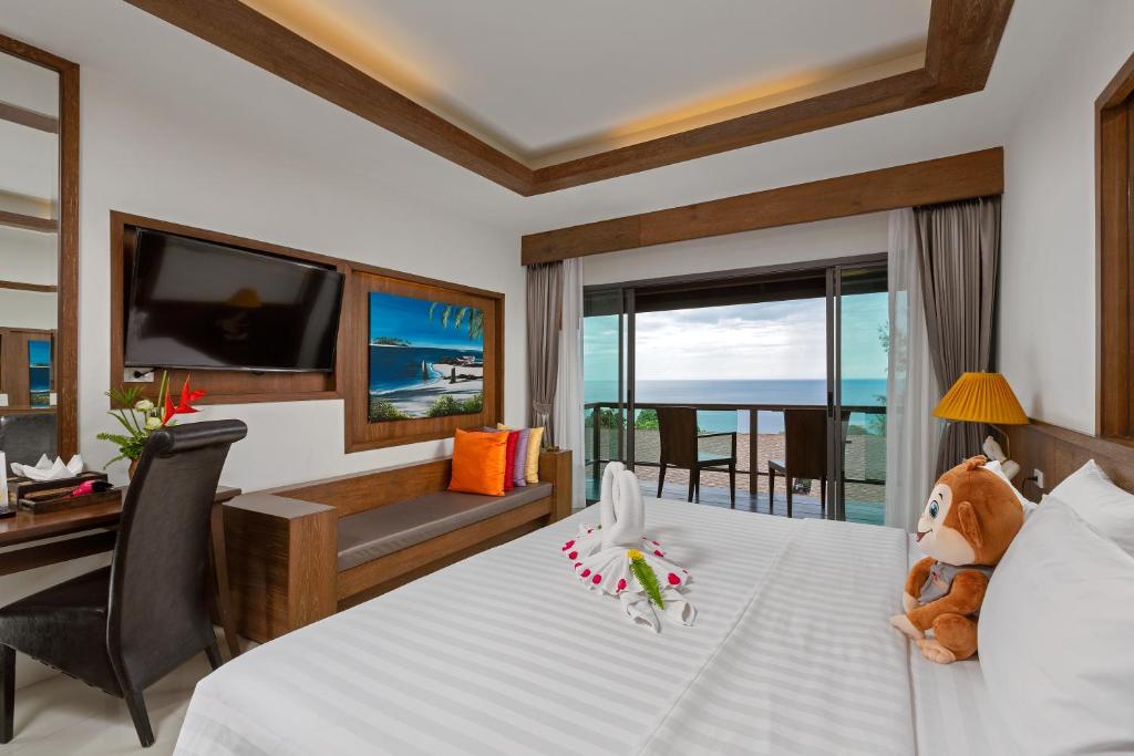 Двухместный (Улучшенная вилла с 1 кроватью или 2 отдельными кроватями, вид на закат) курортного отеля Secret Cliff Resort, Пхукет