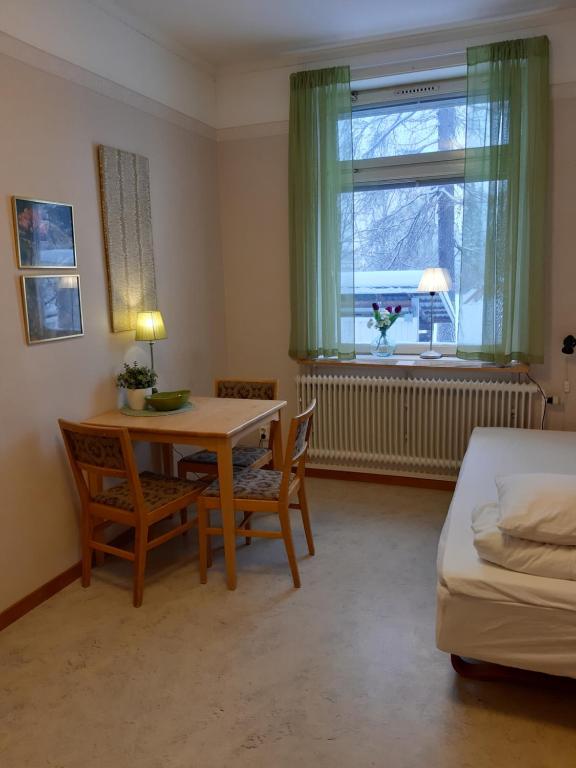 Трехместный (Трехместный номер с общей ванной комнатой) хостела Piteå Vandrarhem, Питео
