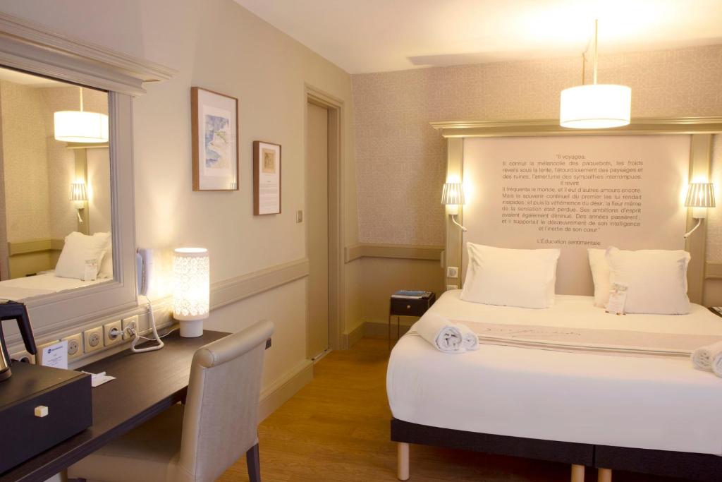 Двухместный (Улучшенный номер с кроватью размера «queen-size») отеля BEST WESTERN Hôtel Littéraire Gustave Flaubert, Руан